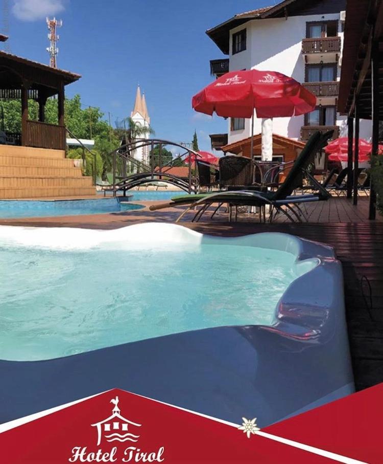 Hotel Tirol Treze Tílias Екстериор снимка