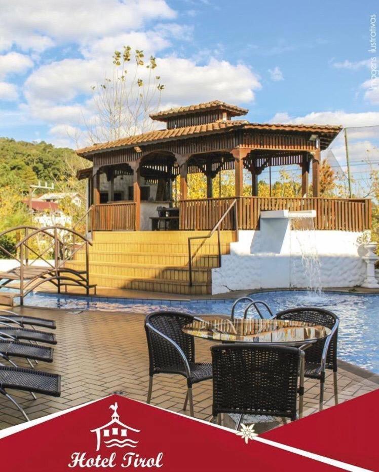 Hotel Tirol Treze Tílias Екстериор снимка