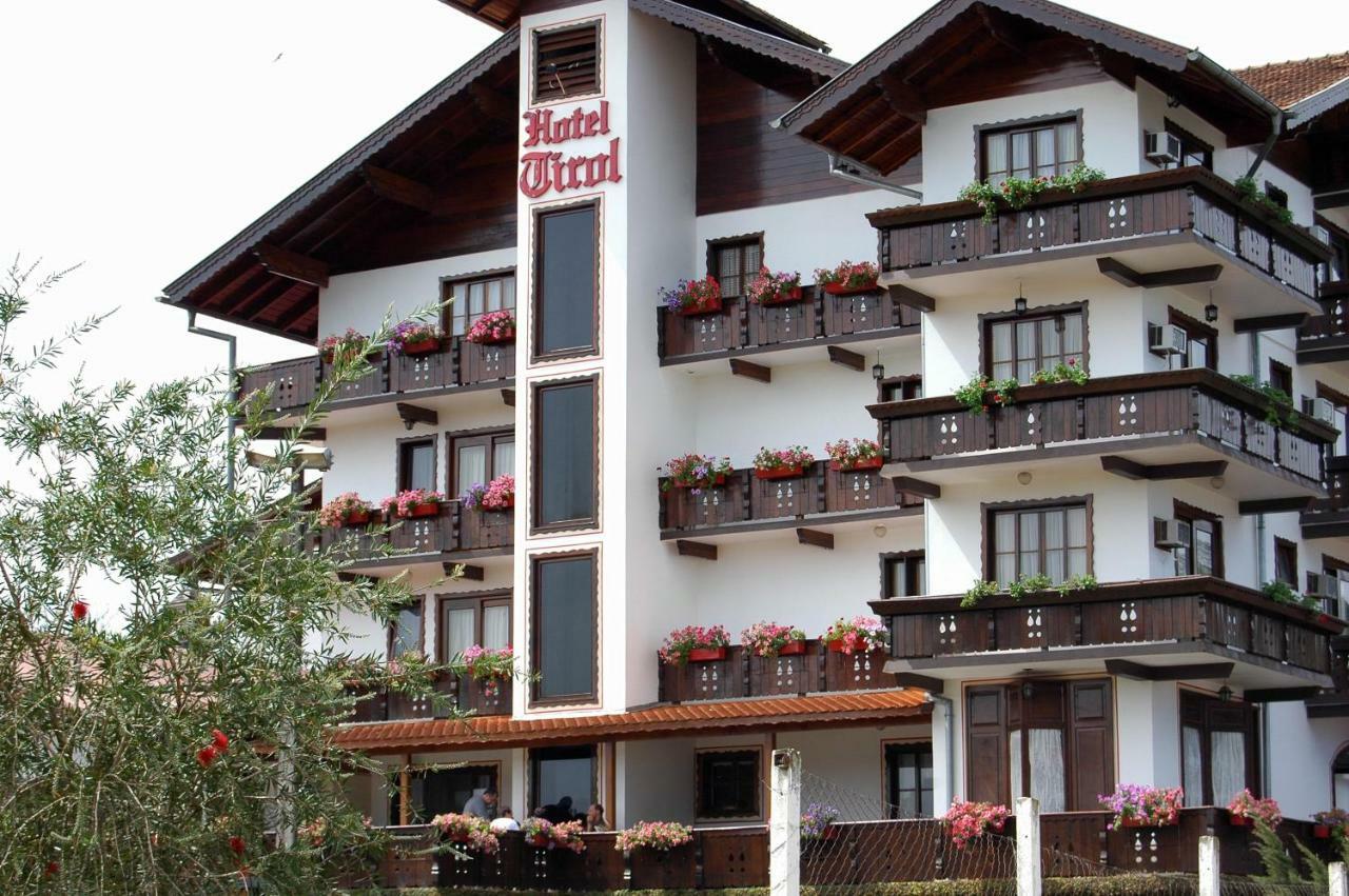 Hotel Tirol Treze Tílias Екстериор снимка